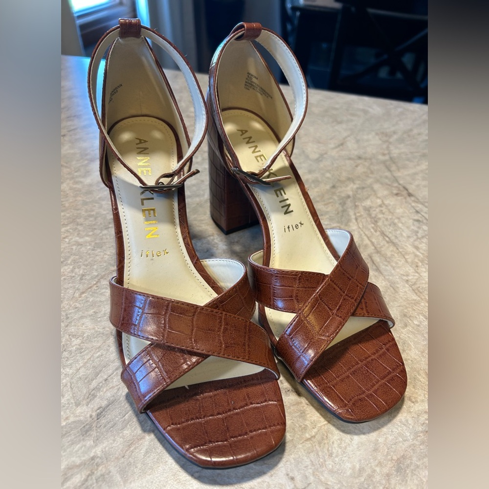 Anne Klein Croc-Embossed Neutral Brown Heels Size 10